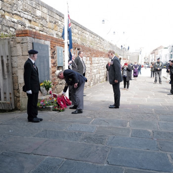 National President Vice Admiral John Mcanally Lays The Rna Wreath With General Secretary Captain Bill Oliphant Rn In Attendance